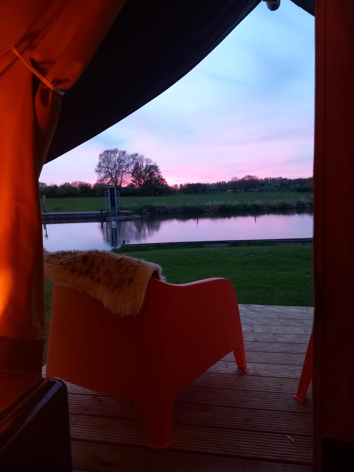 Safari Lodge 'Linge-Zicht' Tiel Exterior photo
